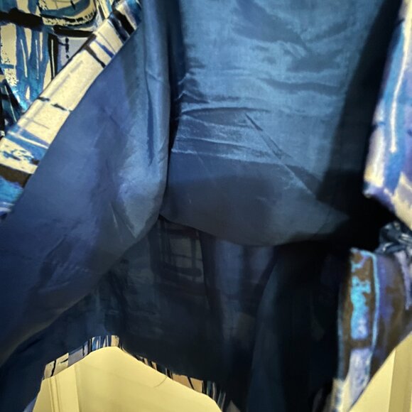 EUC ASL Tahari geometric blue tones shell lined top (8) - Picture 6 of 6